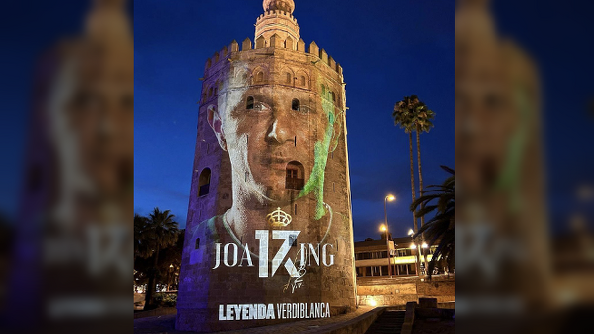 una-imagen-para-la-historia-asi-se-suma-la-torre-del-oro-de-sevilla-al-homenaje-a-joaquin