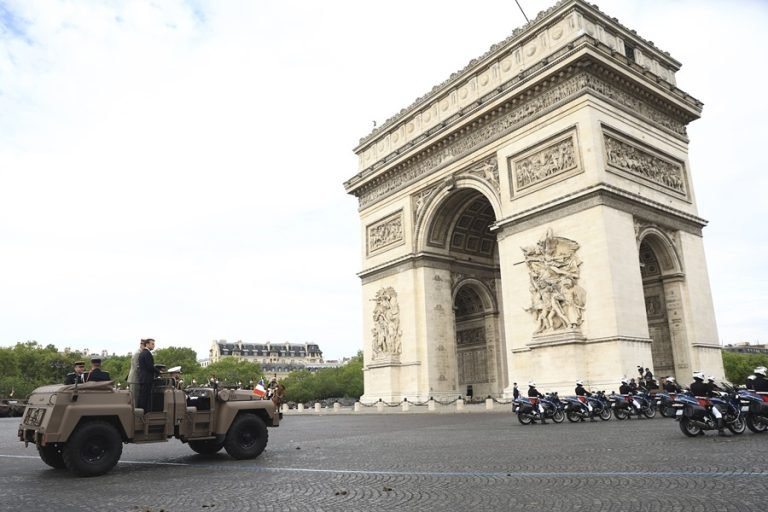 FRANCIA-DESFILE