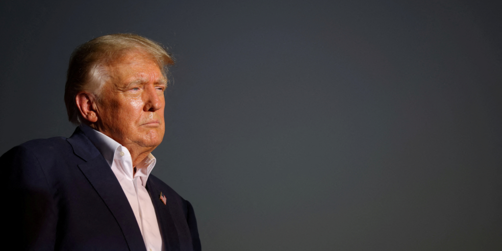 l-ancien-president-americain-donald-trump-lors-d-un-meeting_rsz