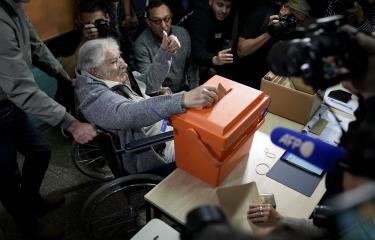 cierran-centros-de-votacion-en-uruguay-y-comienza-conteo-en-unas-elecciones-marcadas-por-la-moderacion