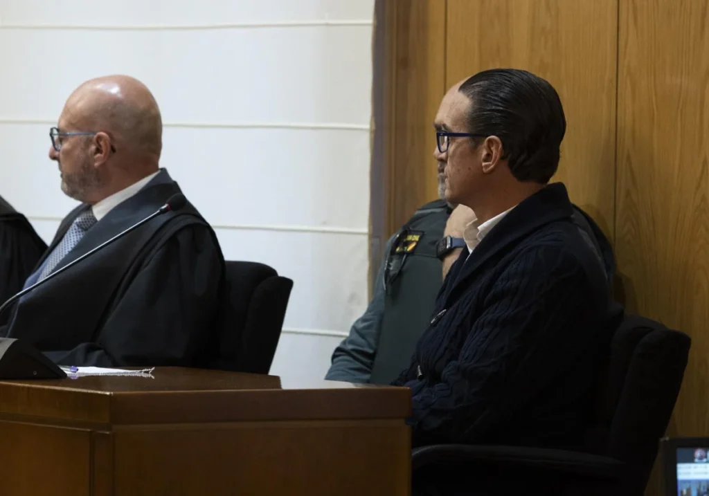el-padre-de-india-y-expareja-de-paloma-tras-agredir-al-asesino-confeso-en-el-juicio-una-pena-no-haber-tenido-un-arma