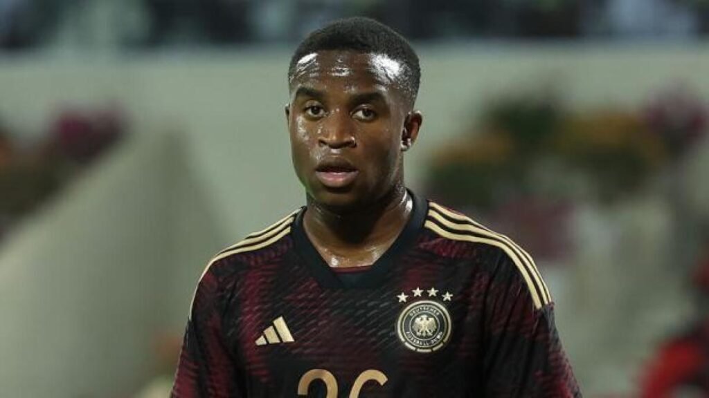 moukoko-podria-tener-4-anos-mas