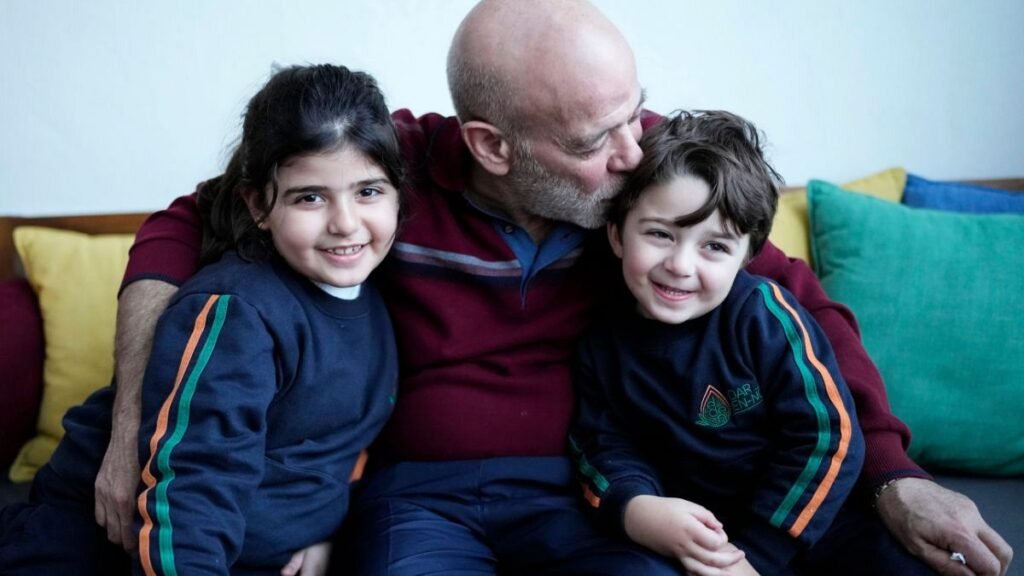 sohail-hamawi-estuvo-32-anos-en-la-espantosa-prision-siria-de-saydnaya-ahora-sonare-en-libertad