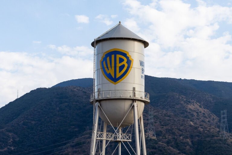 warner-bros-se-dispara-en-bolsa-tras-anunciar-un-plan-de-reestructuracion