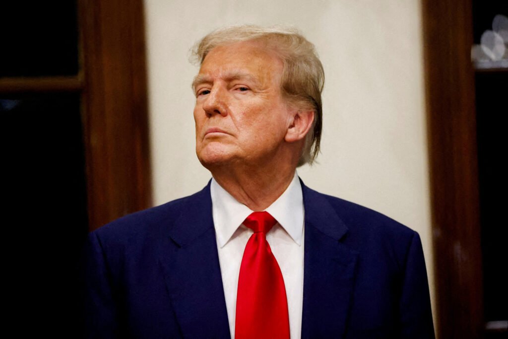 le-candidat-republicain-a-l-election-presidentielle-et-ancien-president-des-etats-unis-donald-trump-a-son-trump-international-golf-club-a-west-palm-beach_20241112130813_rsz