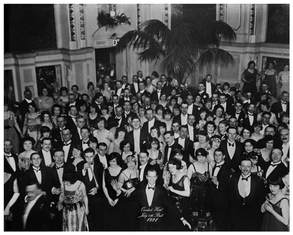 45-anos-anos-despues-se-resuelve-el-gran-misterio-de-el-resplandor-al-fin-conocemos-el-origen-de-la-fotografia-con-la-que-stanley-kubrick-cerro-su-obra-maestra