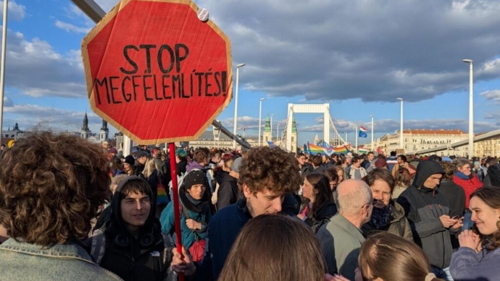 los-hungaros-vuelven-a-bloquear-el-puente-elisabeth-por-las-leyes-abusivas-de-orban
