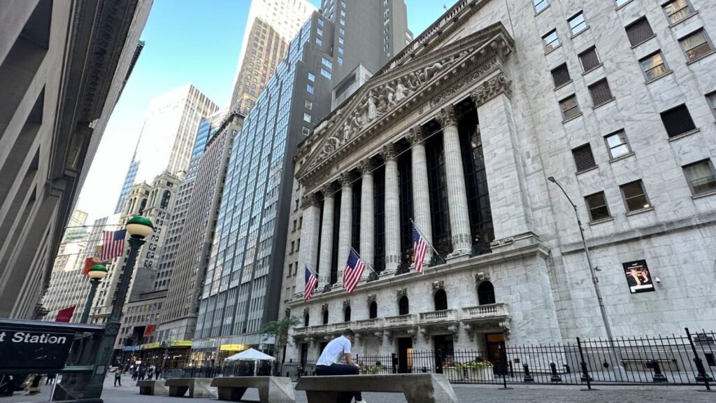 wall-street-se-desploma-tras-el-anuncio-de-trump-de-imponer-aranceles-del-104-a-china
