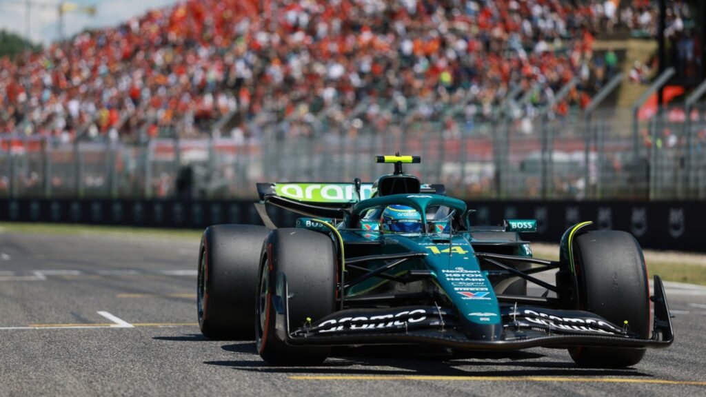 la-desesperacion-de-alonso-por-radio-con-aston-martin-por-que-hemos-parado-un-misterio